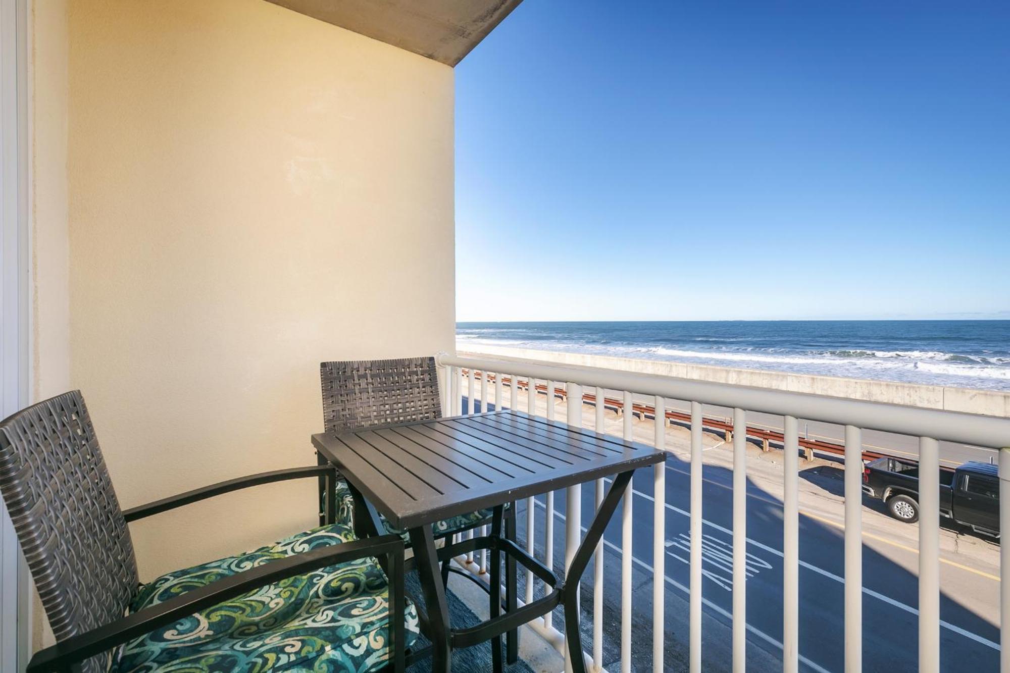 Direct Oceanfront Studio Suite! Хамптън Екстериор снимка