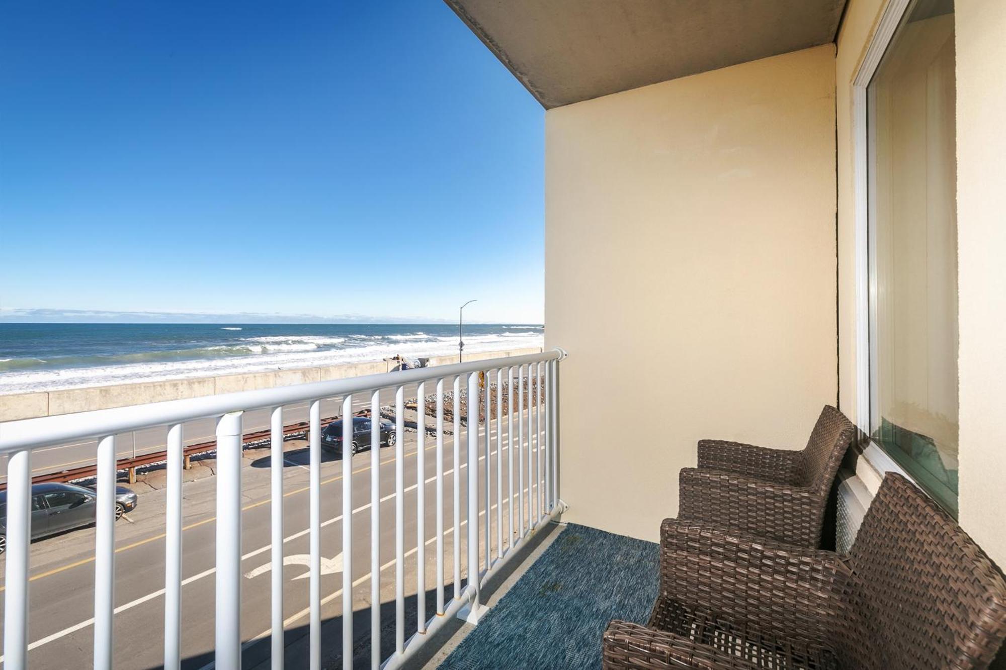 Direct Oceanfront Studio Suite! Хамптън Екстериор снимка