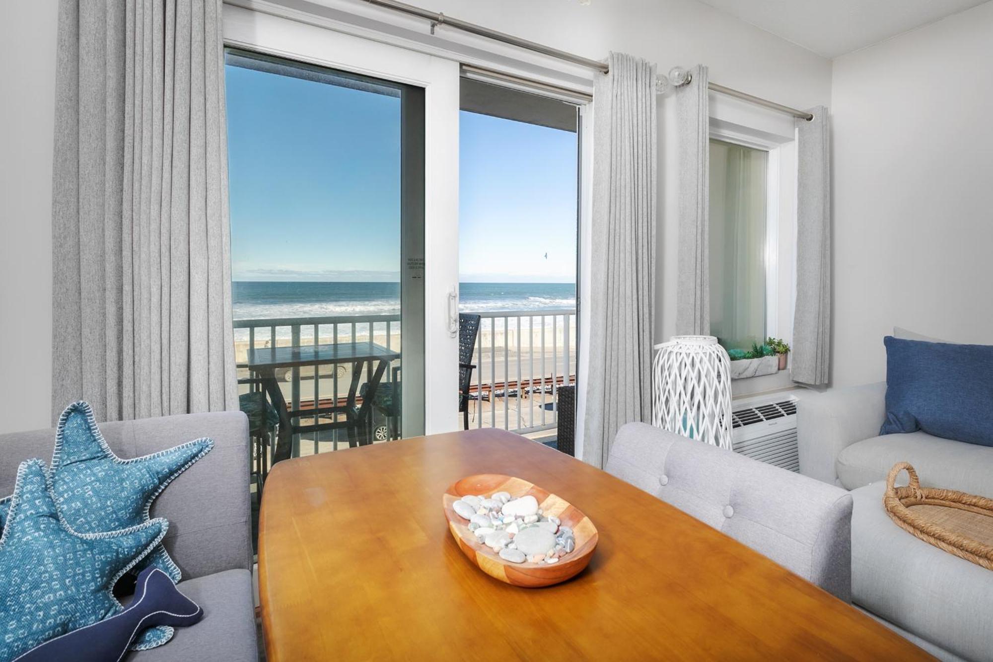 Direct Oceanfront Studio Suite! Хамптън Екстериор снимка